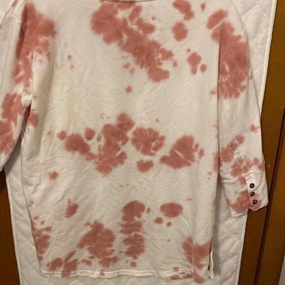 Pink and white tie dye 3/4 length sweatshirt with button accents - Picture 6 of 9
